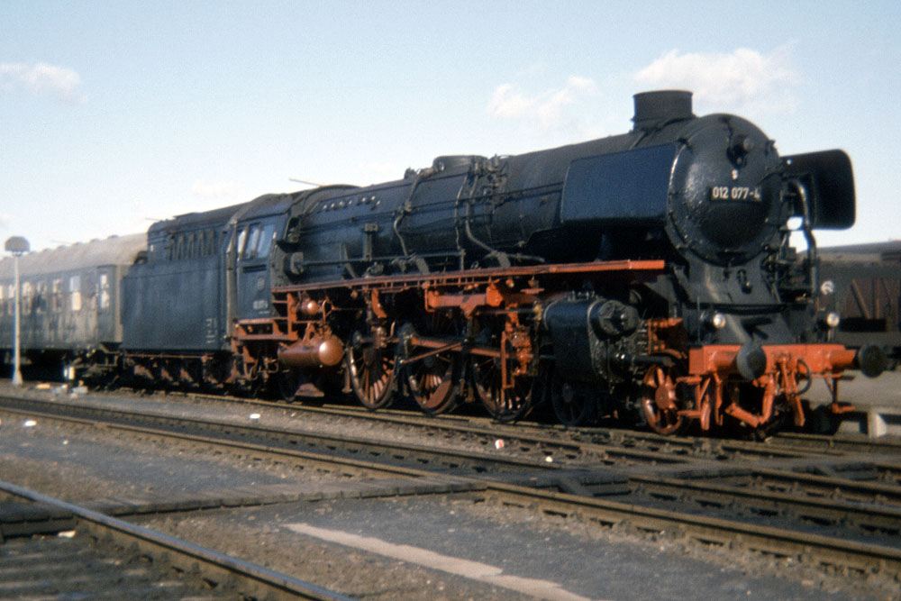 https://www.eisenbahnfotograf.de/datei/September 1972/0010114 DB 012077 Puttgarden 1.9.72.jpg